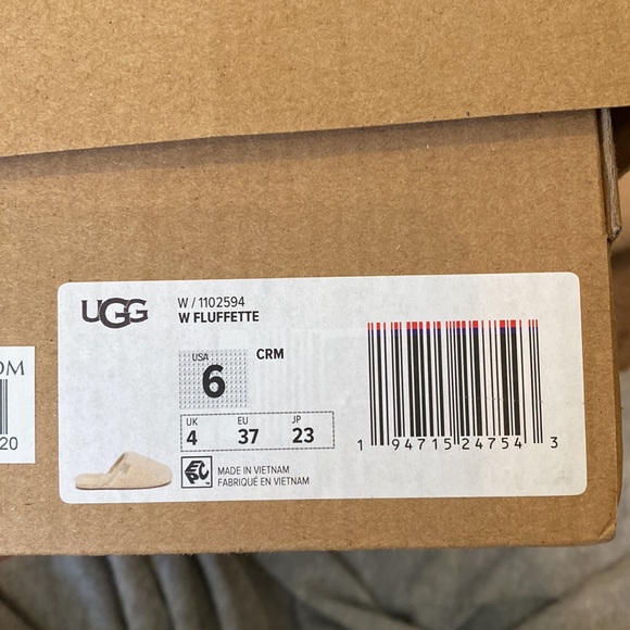 UGG women’s Fluffette slippers size 6. New in box never worn. - Picture 6 of 6